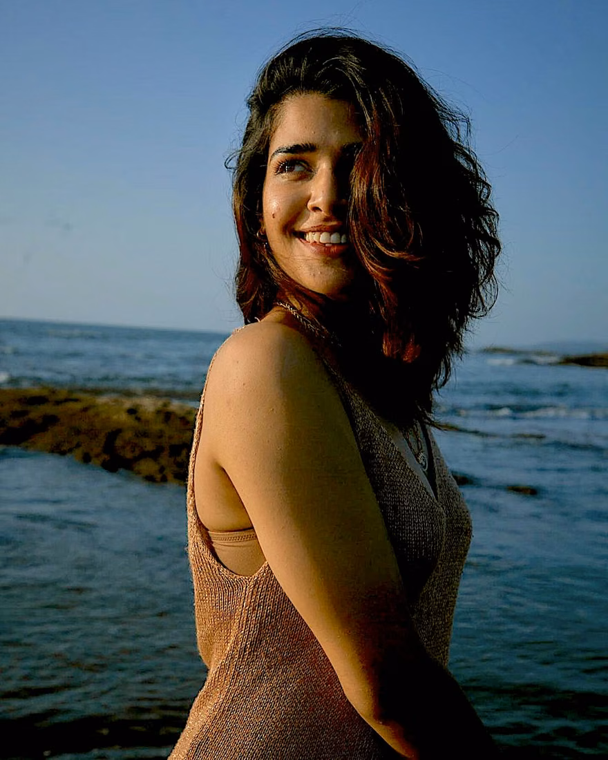 Anshika — model portfolio photo 5 of 8