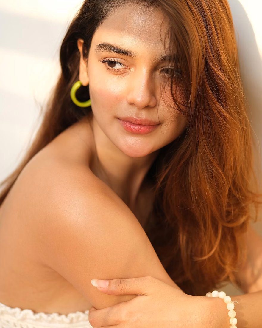 Kaanchi — model portfolio photo 1 of 8