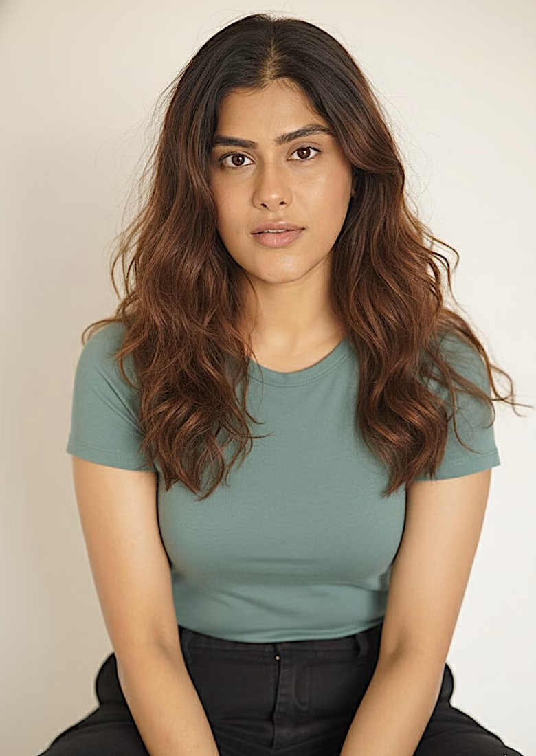 Naira — model portfolio photo 1 of 8