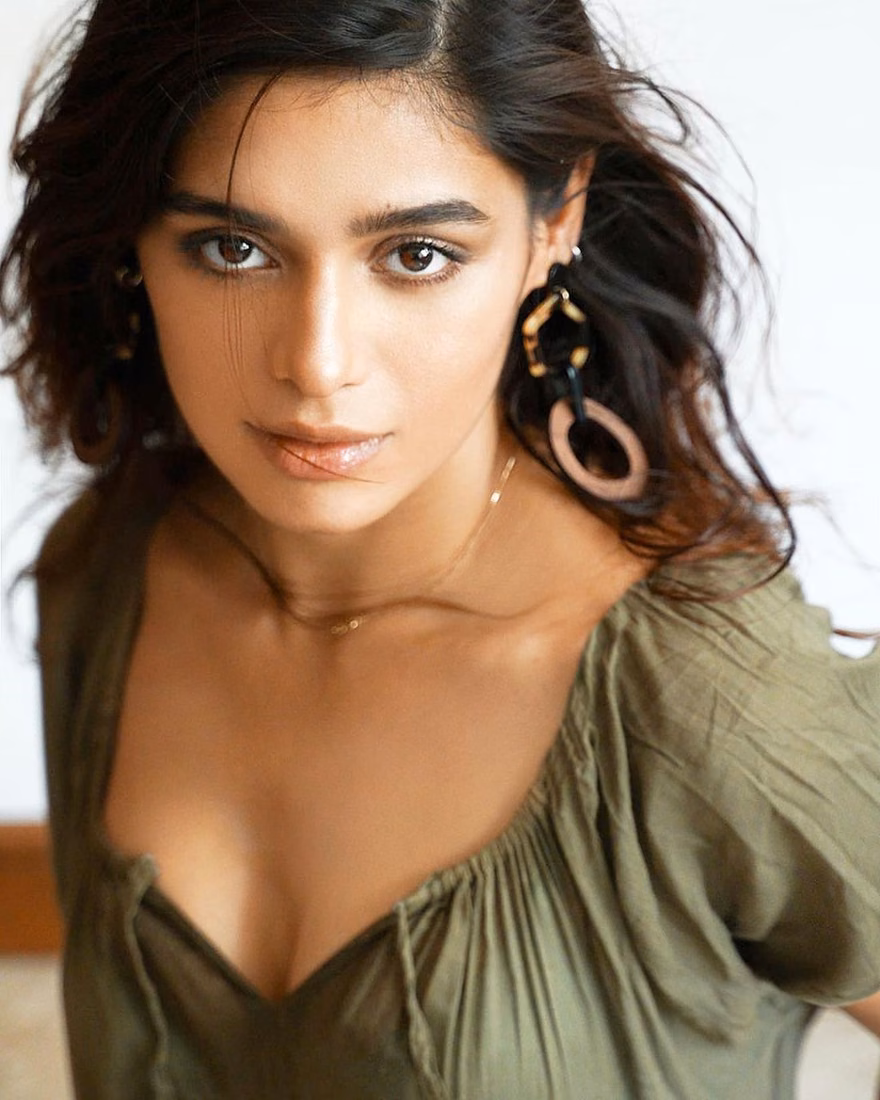 Pranati R — model portfolio photo 8 of 8