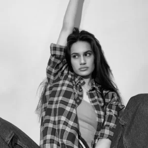 Lilly: Serbian Model Rising to International Prominence with Toabh