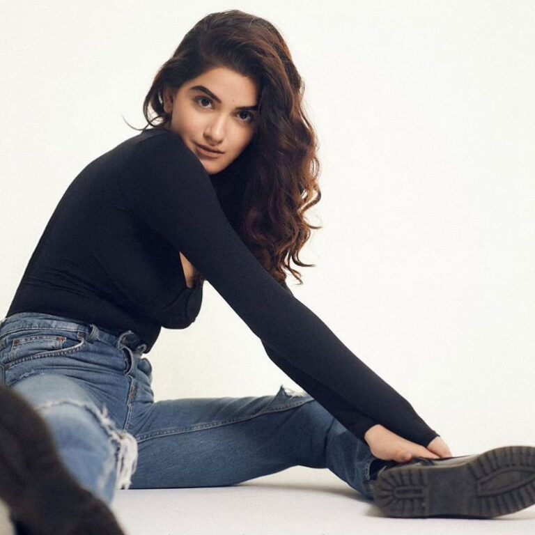 Akshita C — model portfolio photo 13 of 29