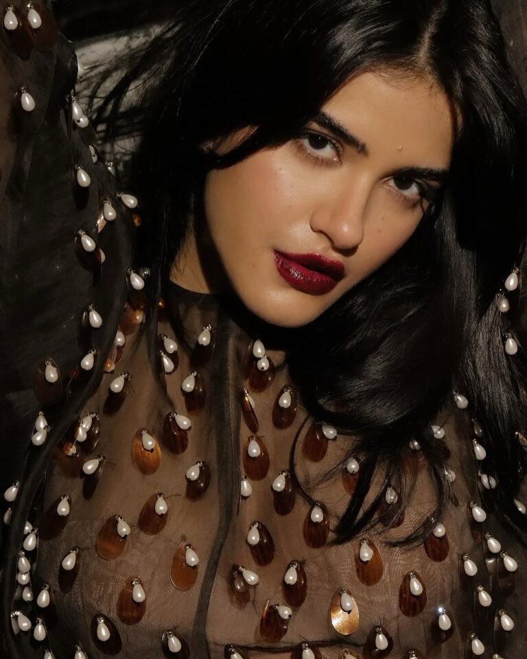 Akshita C — model portfolio photo 16 of 29