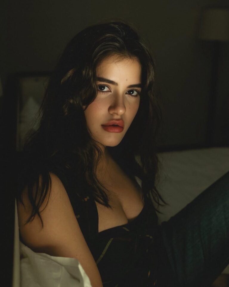 Akshita C — model portfolio photo 9 of 29