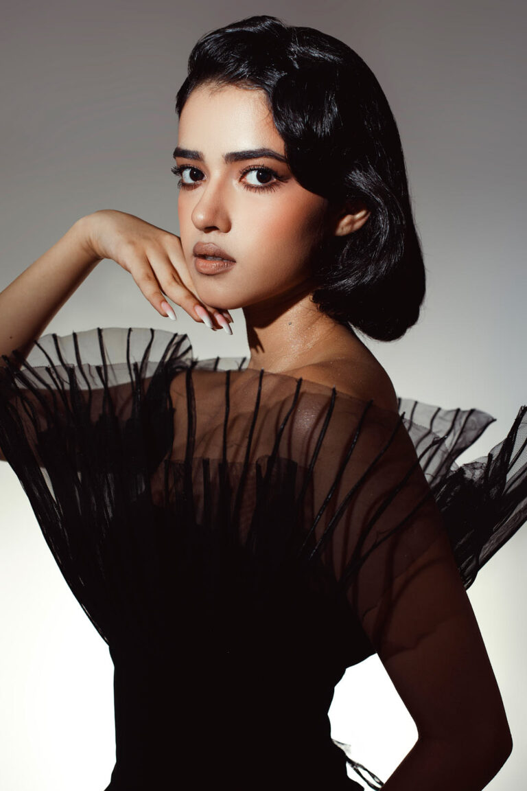 Anaisha — model portfolio photo 15 of 34