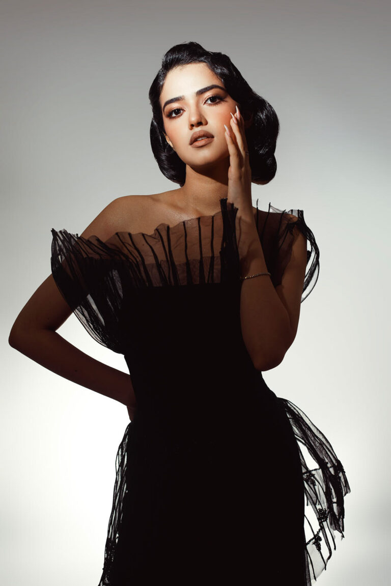 Anaisha — model portfolio photo 24 of 34
