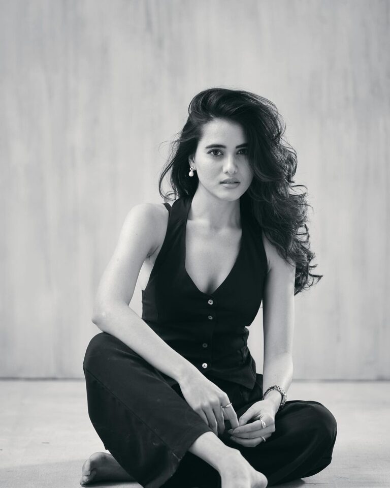 Priyanka Duneja — model portfolio photo 12 of 37