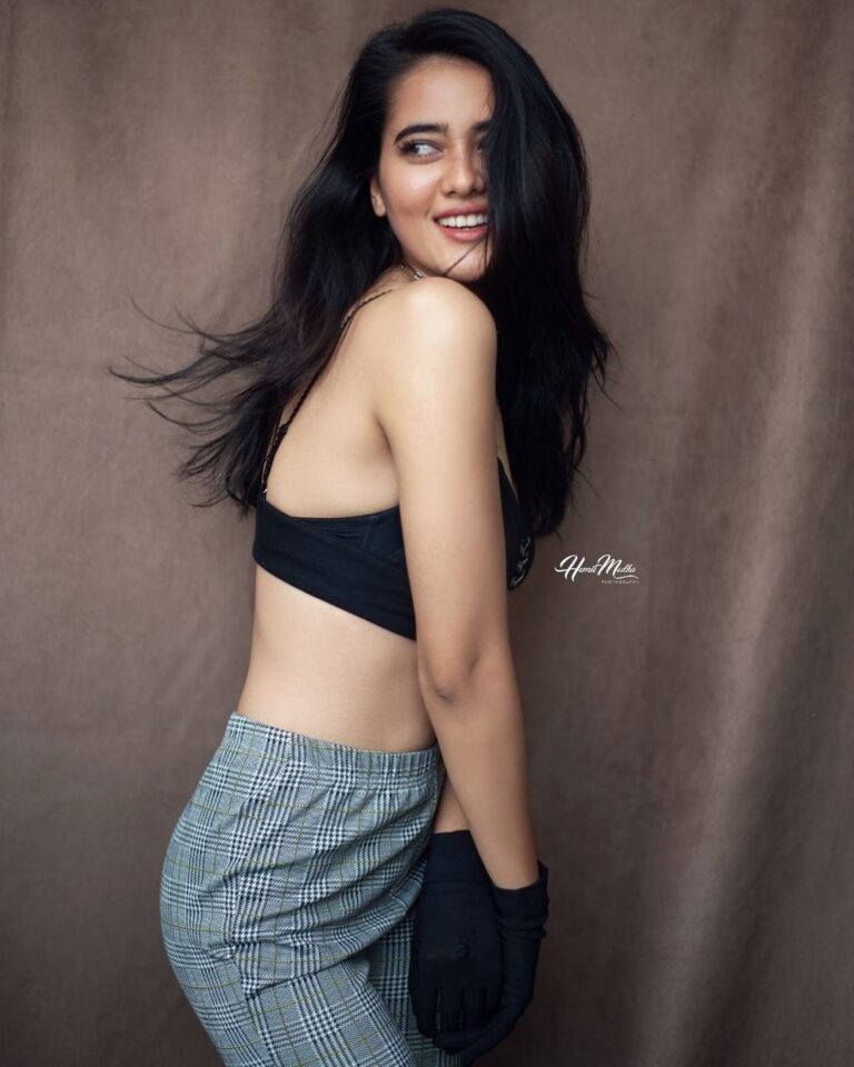 Priyanka Duneja — model portfolio photo 13 of 37