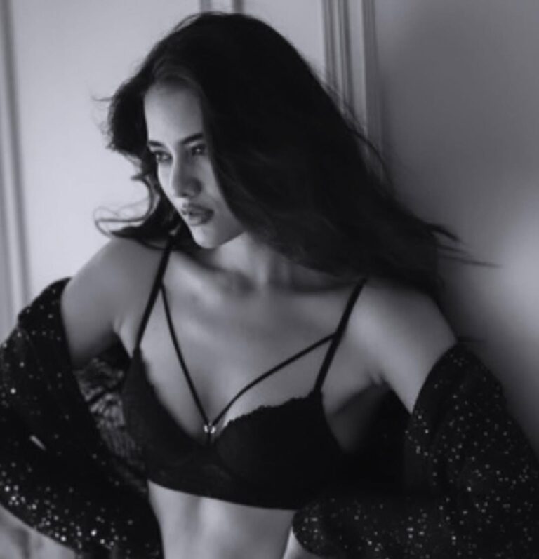 Priyanka Duneja — model portfolio photo 16 of 37