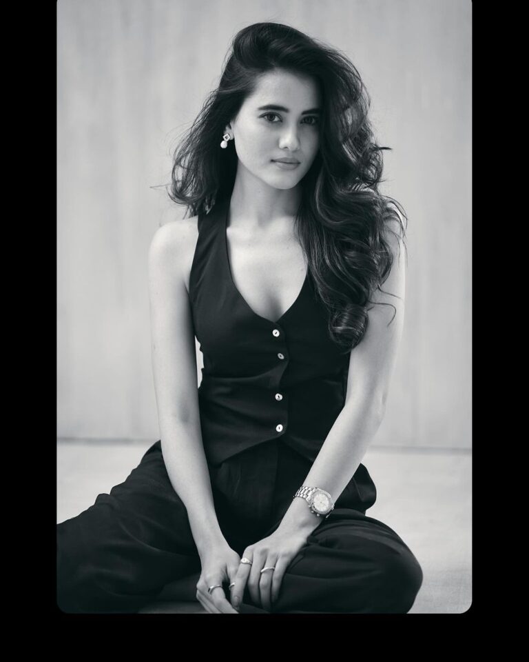 Priyanka Duneja — model portfolio photo 33 of 37