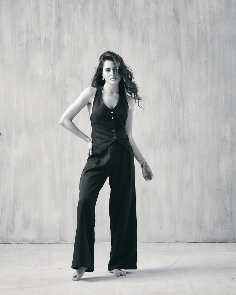 Priyanka Duneja — model portfolio photo 18 of 37