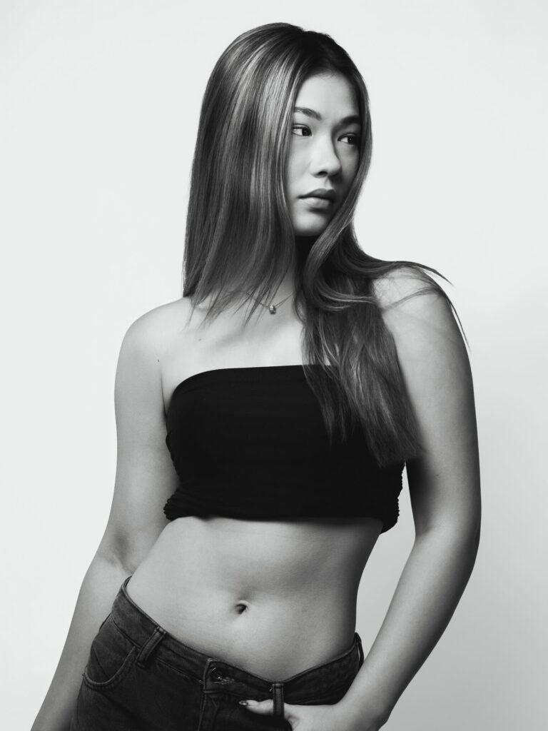 Karolina — model portfolio photo 18 of 39