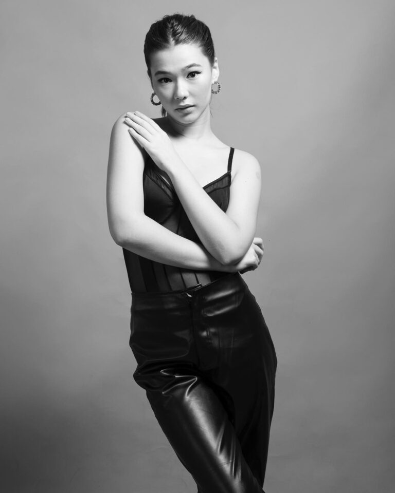 Karolina — model portfolio photo 16 of 39
