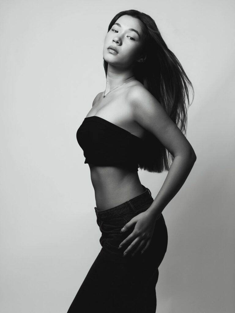 Karolina — model portfolio photo 31 of 39