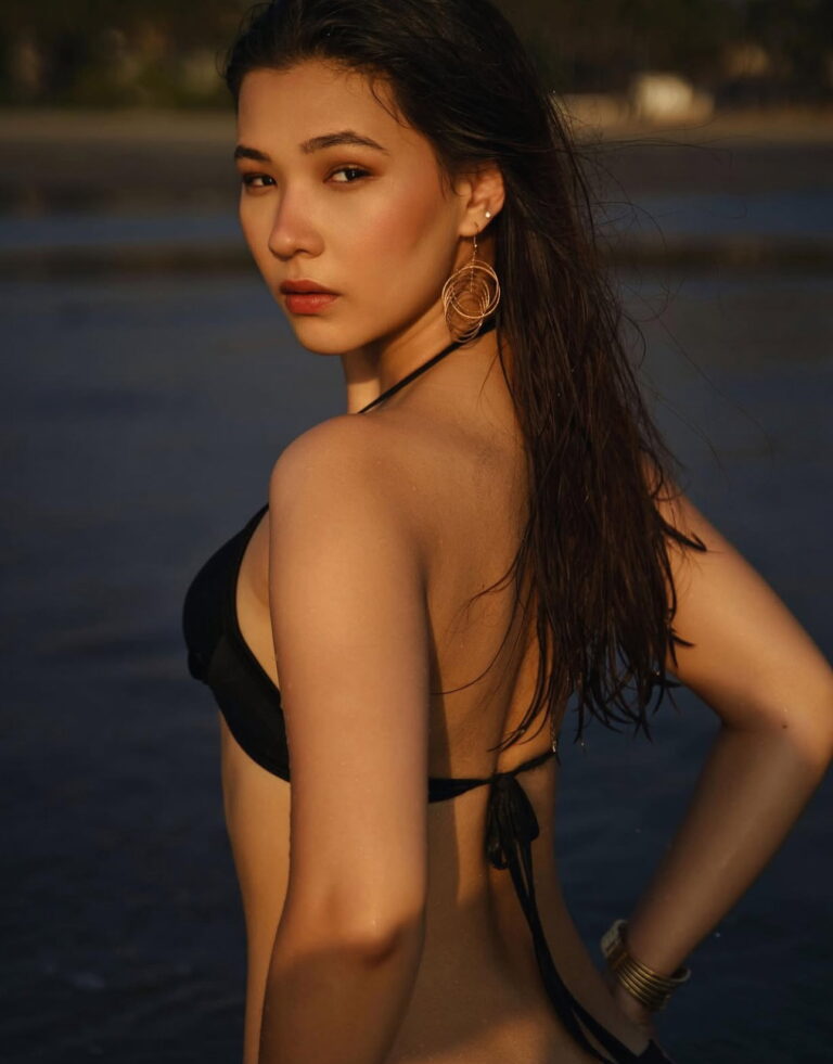 Karolina — model portfolio photo 9 of 39