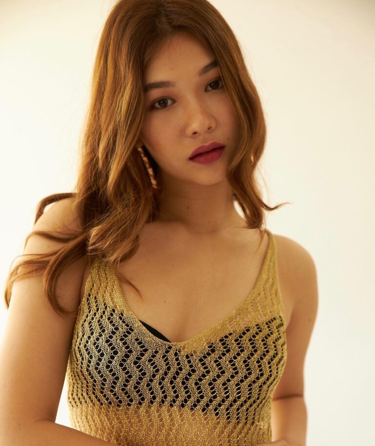 Karolina — model portfolio photo 32 of 39