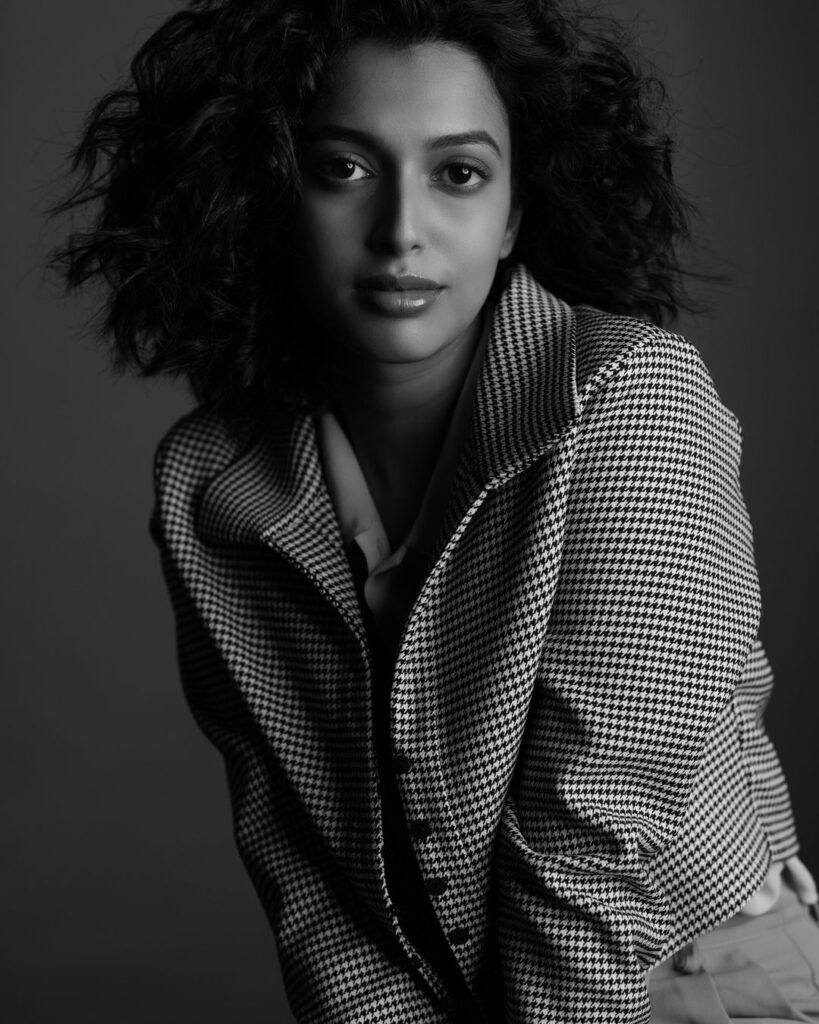 Ria Nalvade — artist portfolio photo 24 of 31