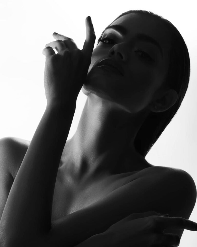 Roshni Sharma — model portfolio photo 18 of 41