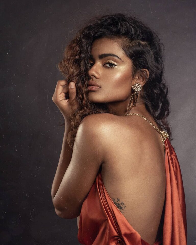 Roshni Sharma — model portfolio photo 24 of 41