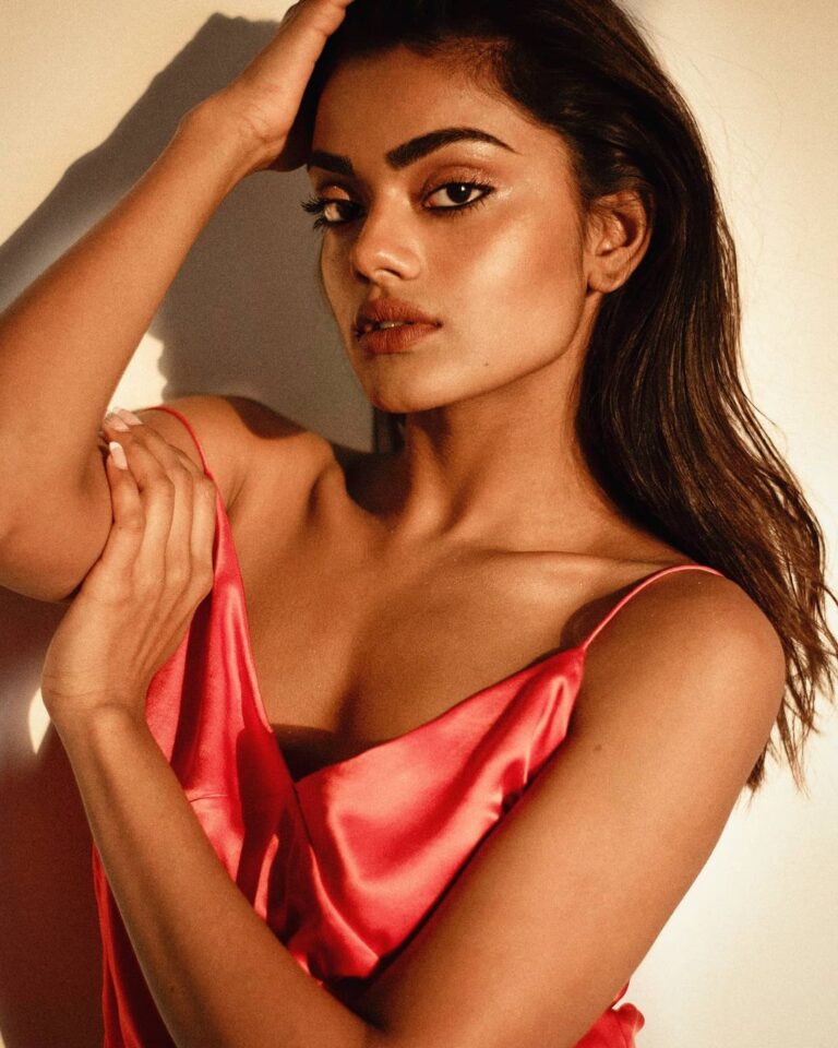 Roshni Sharma — model portfolio photo 30 of 41