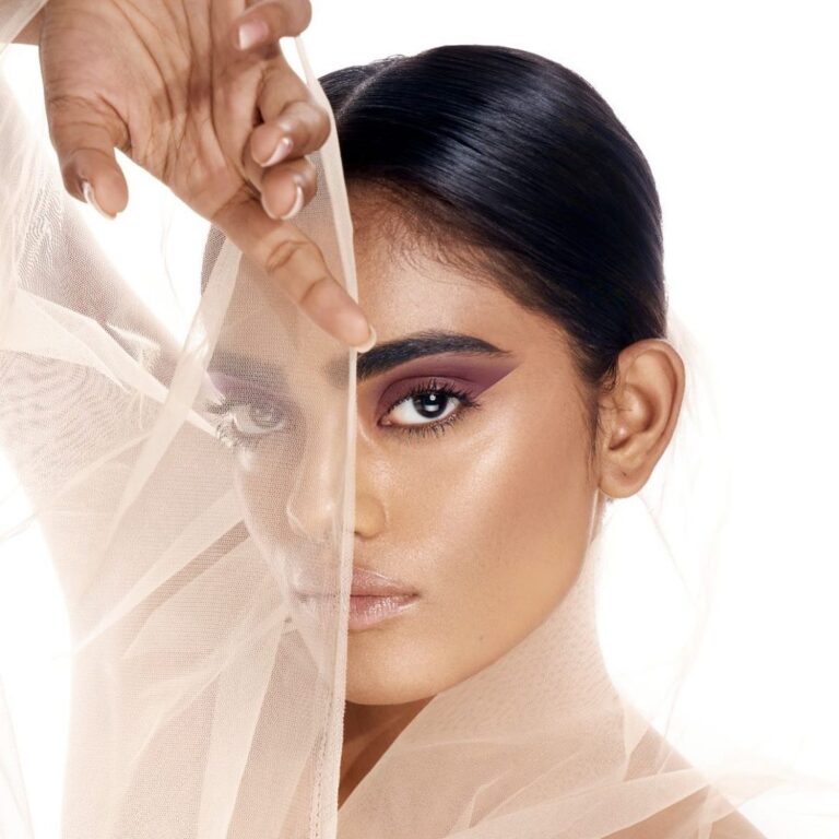 Roshni Sharma — model portfolio photo 32 of 41