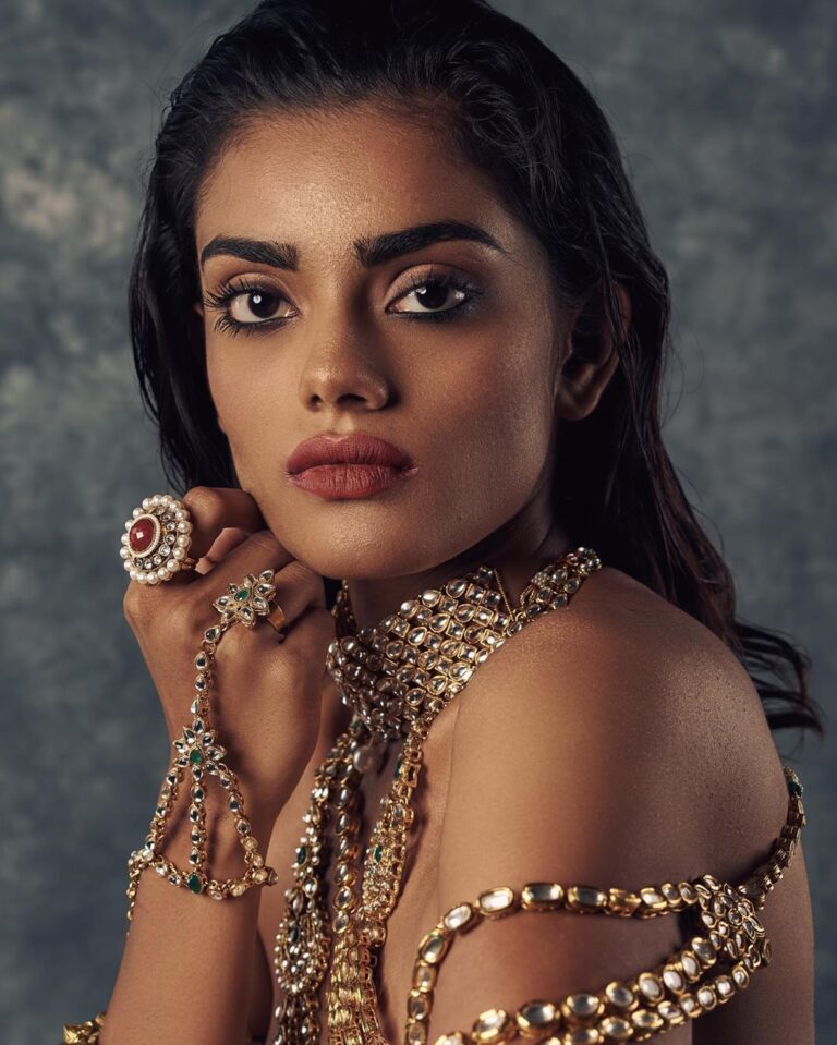 Roshni Sharma — model portfolio photo 34 of 41
