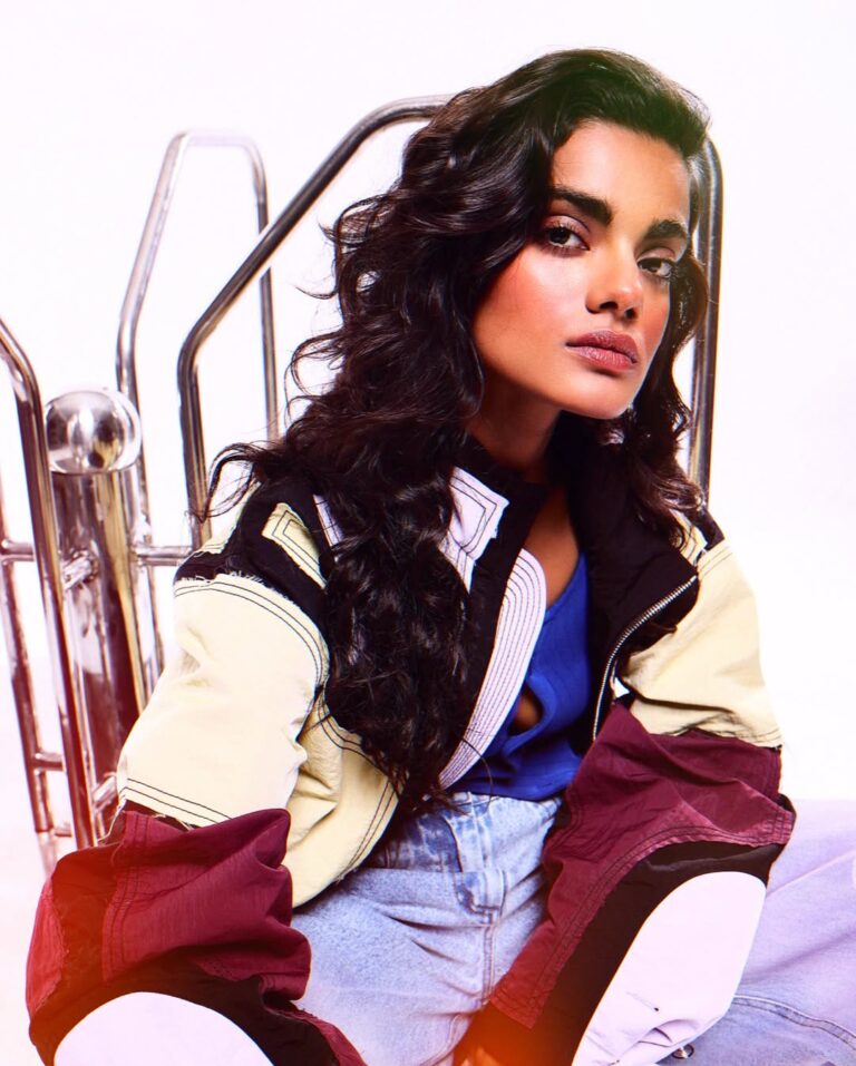 Roshni Sharma — model portfolio photo 9 of 41