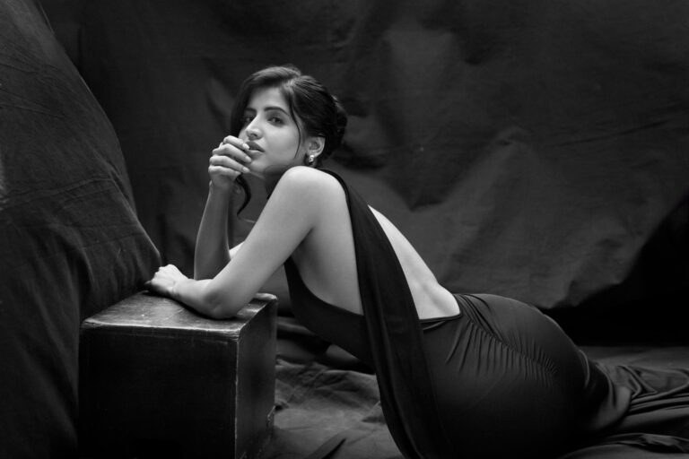 Vinali Bhatnagar — model portfolio photo 13 of 25