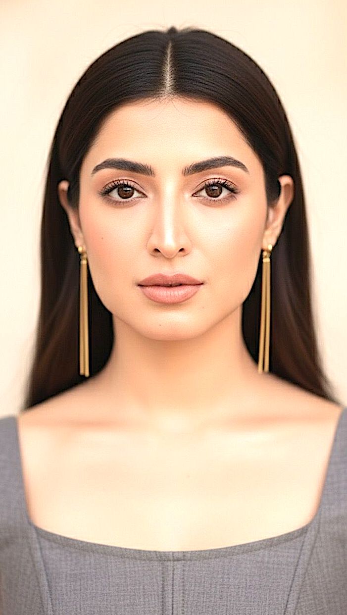 Vinali Bhatnagar — model portfolio photo 24 of 25