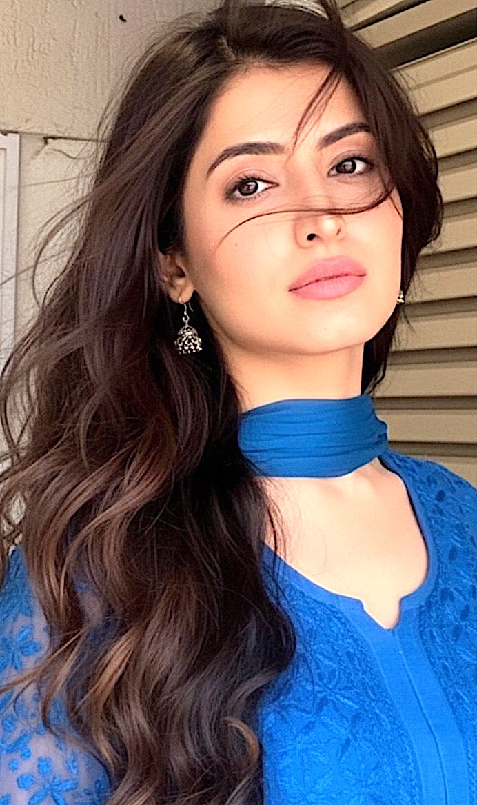 Vinali Bhatnagar — model portfolio photo 25 of 25
