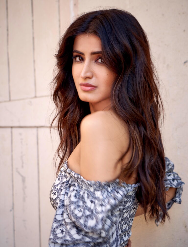 Vinali Bhatnagar — model portfolio photo 8 of 25