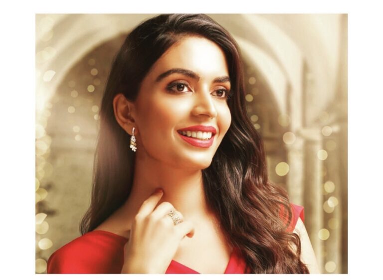 Vishakha Bhardwaj — model portfolio photo 29 of 32