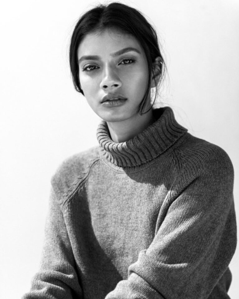 Aditi Anand — model portfolio photo 11 of 34