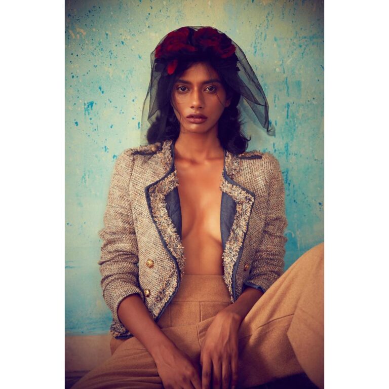 Aditi Anand — model portfolio photo 10 of 34