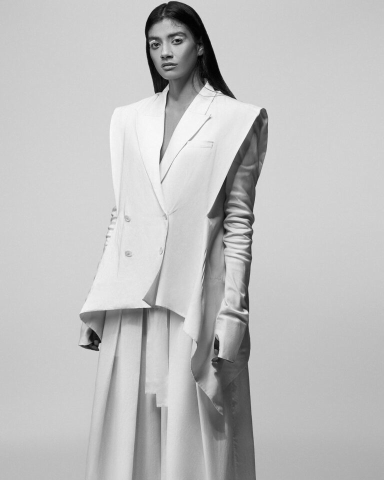 Aditi Anand — model portfolio photo 15 of 34