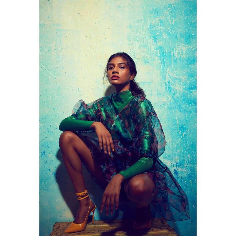 Aditi Anand — model portfolio photo 22 of 34