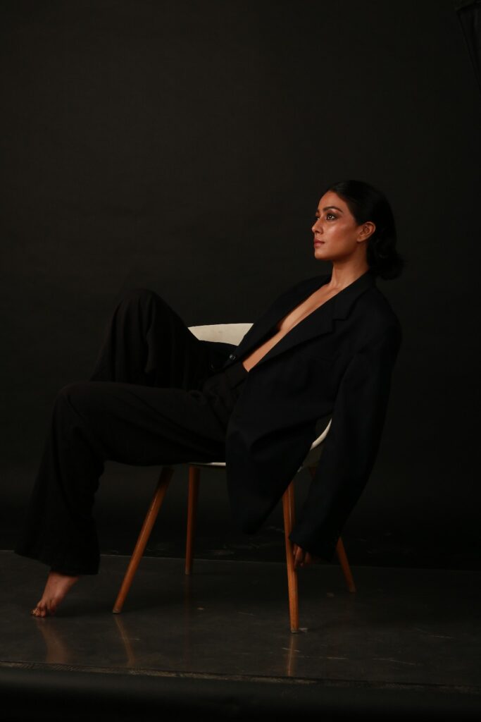 Charu — artist portfolio photo 16 of 24