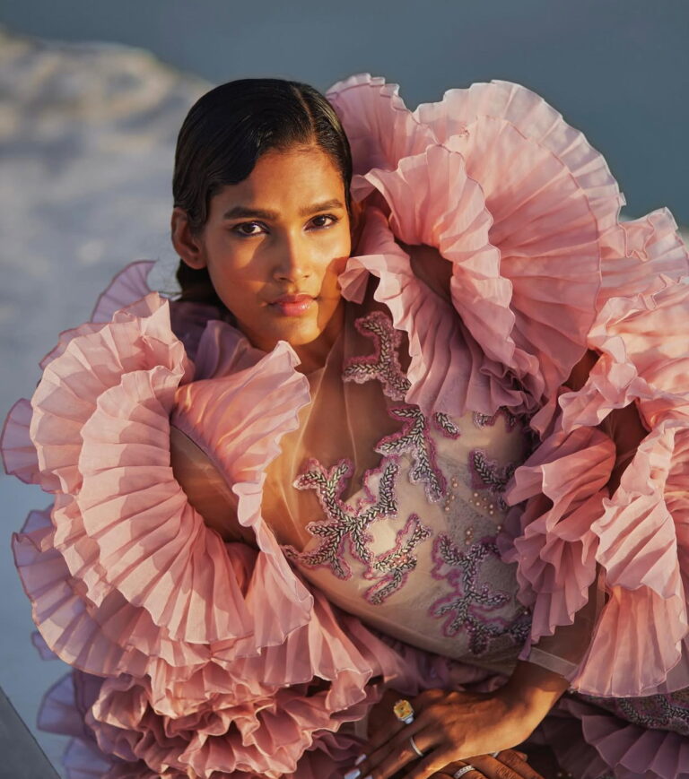 Deepa Biswas — model portfolio photo 17 of 40