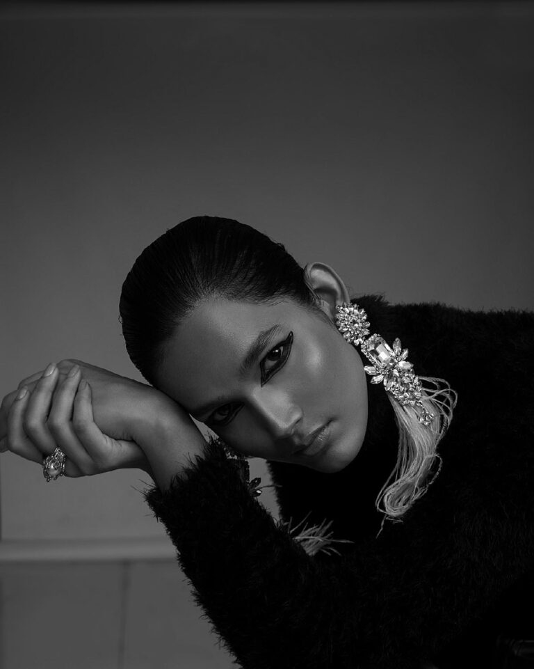 Deepa Biswas — model portfolio photo 18 of 40