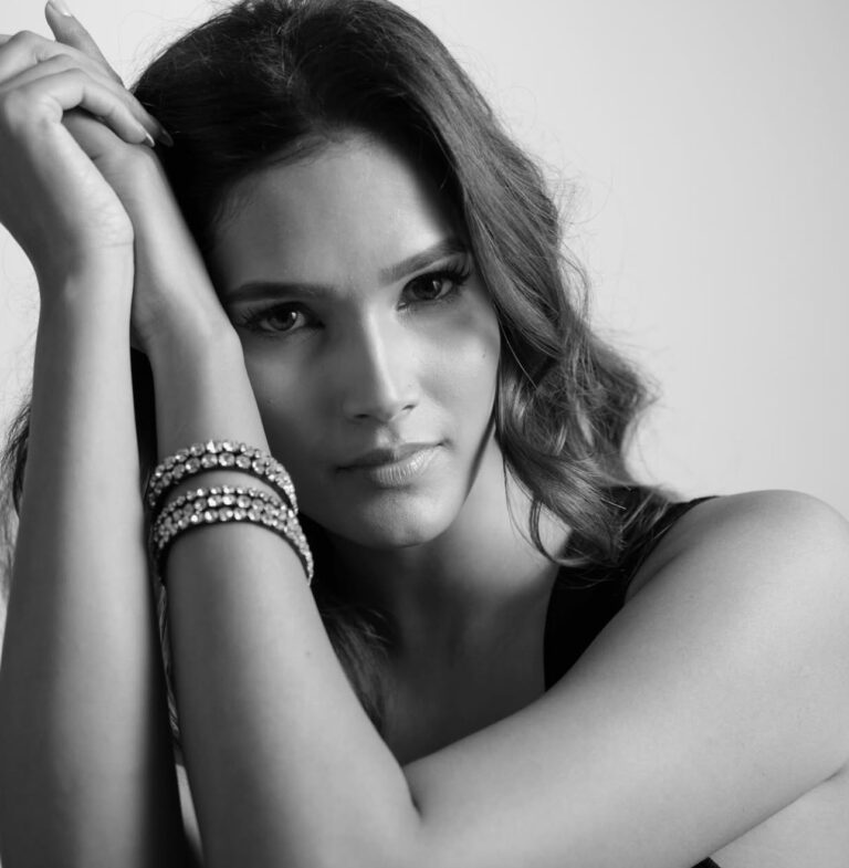 Deepa Biswas — model portfolio photo 35 of 40