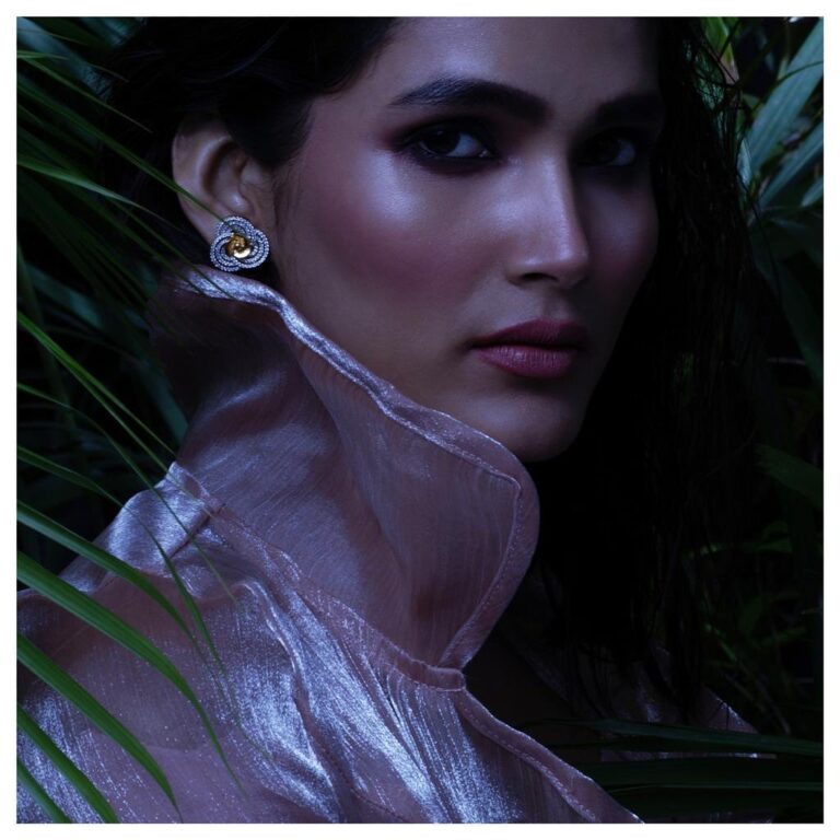Deepa Biswas — model portfolio photo 28 of 40