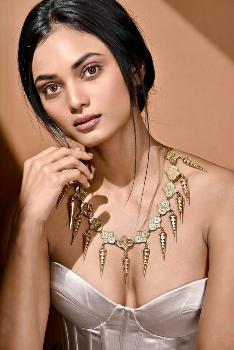 Juhi Ghosh — model portfolio photo 14 of 36