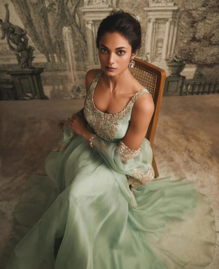 Juhi Ghosh — model portfolio photo 16 of 36