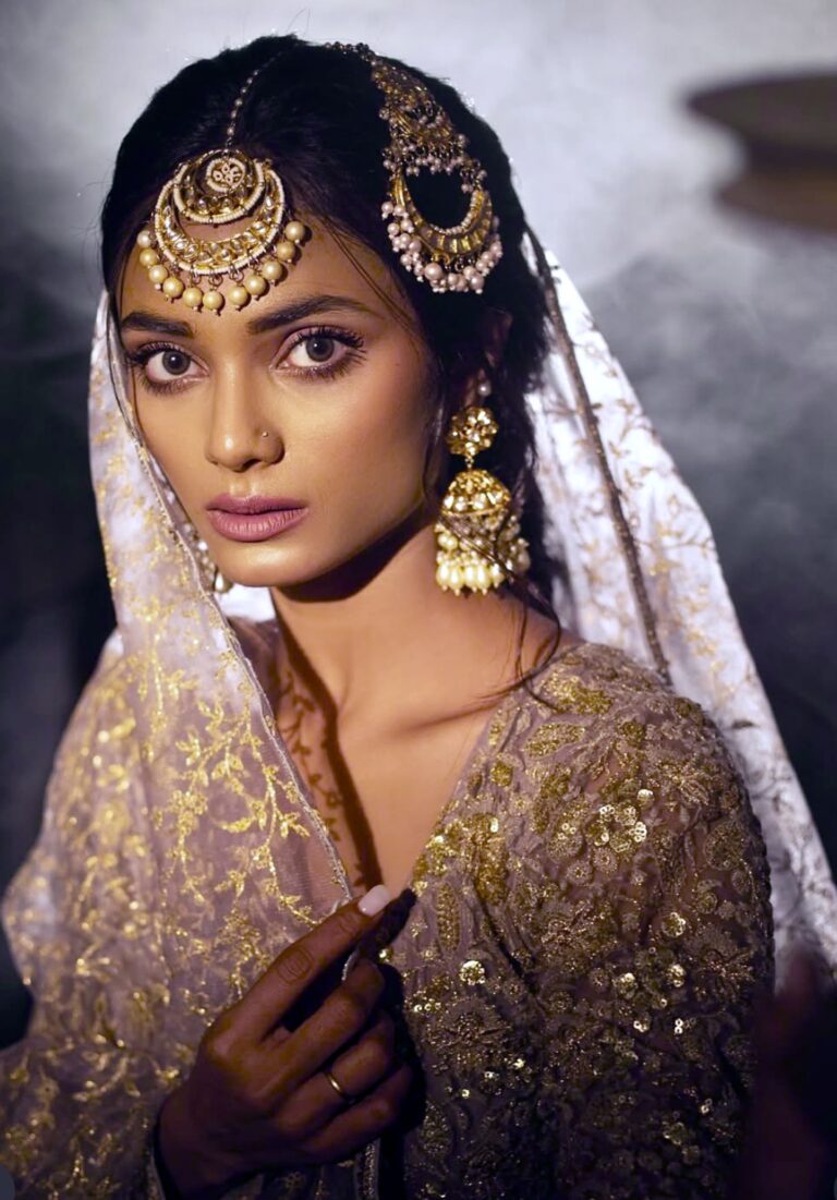 Juhi Ghosh — model portfolio photo 31 of 36
