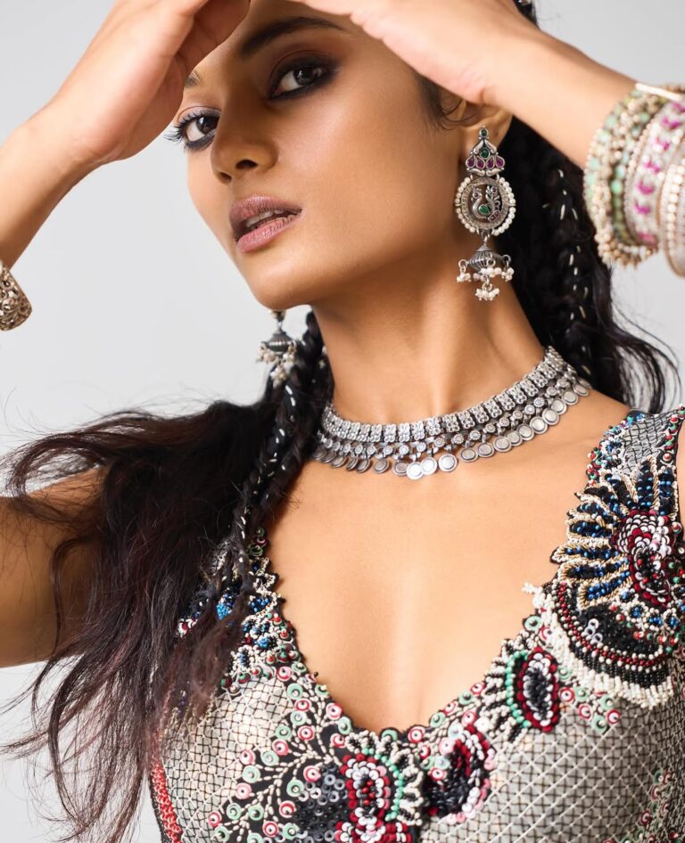Juhi Ghosh — model portfolio photo 28 of 36
