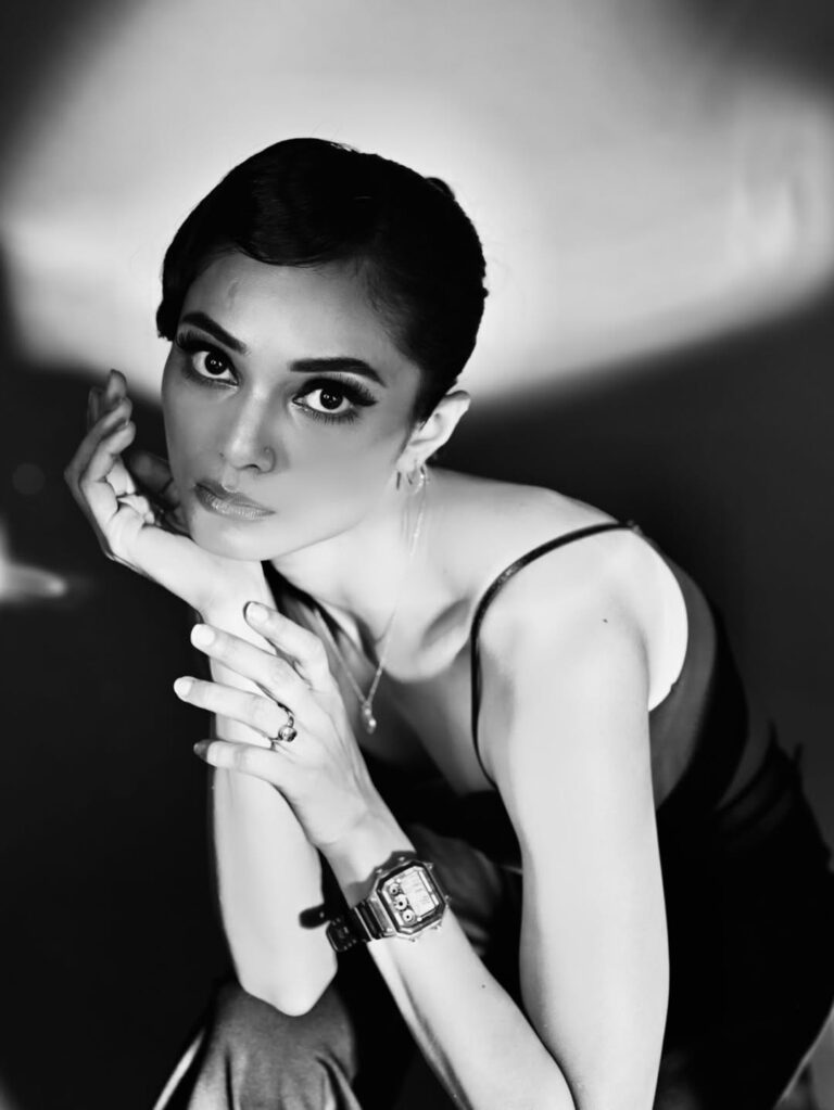 Juhi Ghosh — model portfolio photo 9 of 36