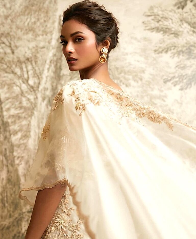 Juhi Ghosh — model portfolio photo 15 of 36