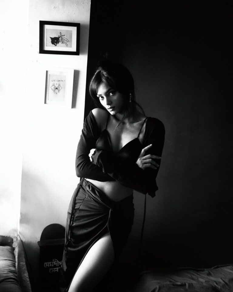 Juhi Ghosh — model portfolio photo 25 of 36