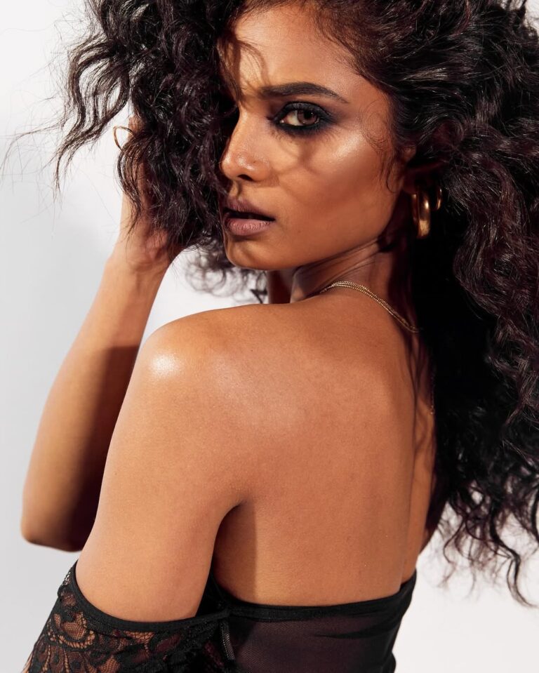 Juhi Ghosh — model portfolio photo 19 of 36