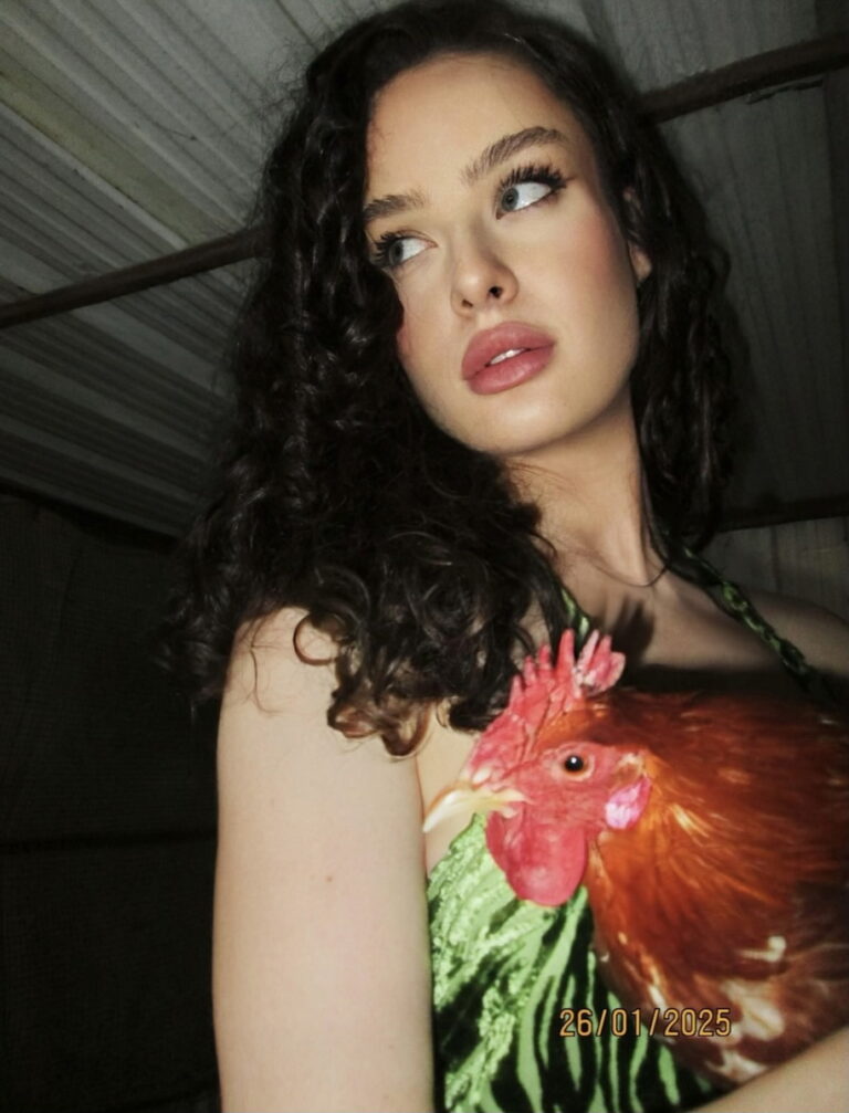 Catinca — model portfolio photo 32 of 35